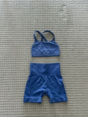 SET Active Blue Seamless Sports Bra and High-Waist Biker Shorts
